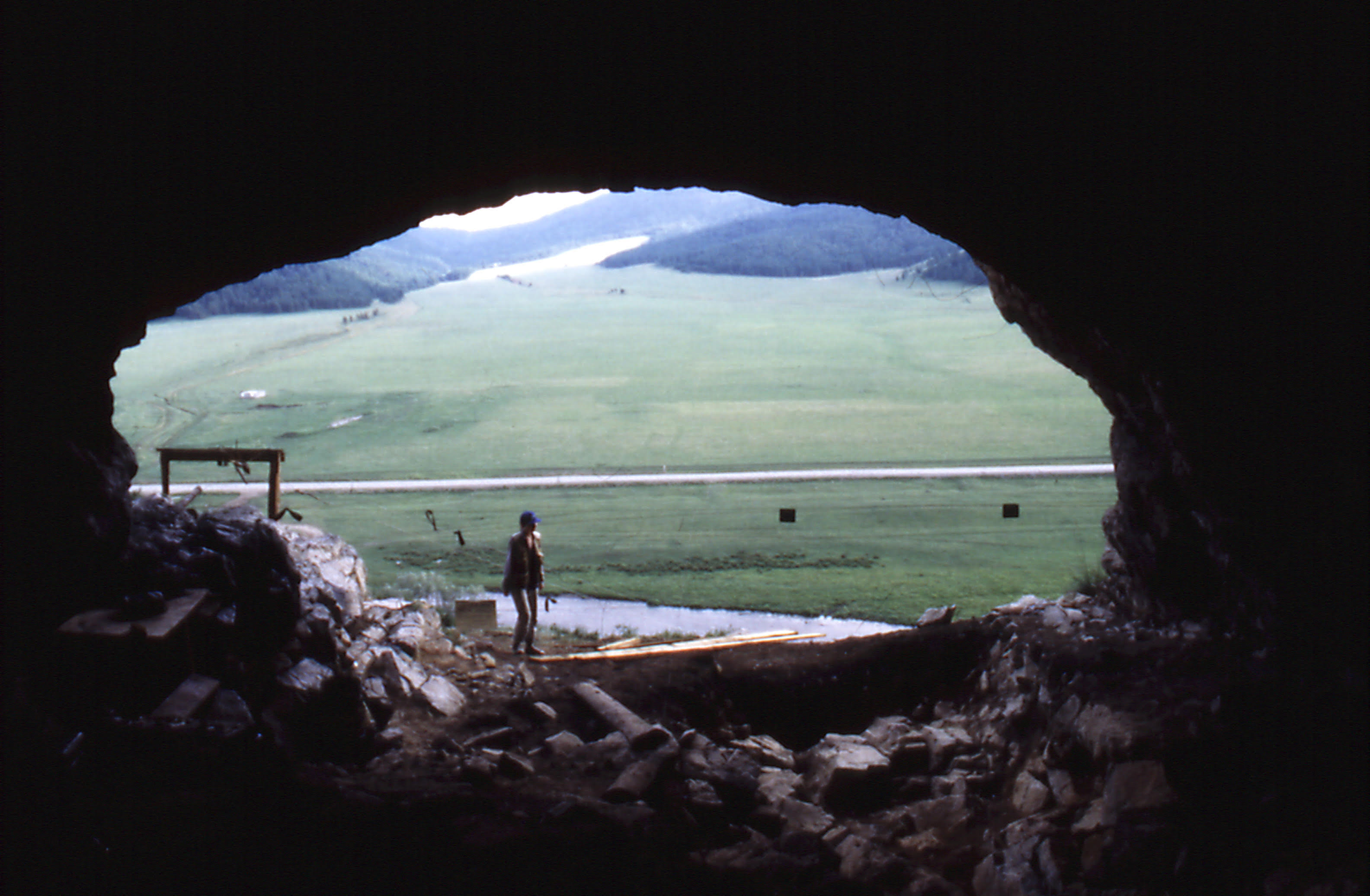 ウスチ・カン洞窟（中期旧石器時代）から見た森林ステップ