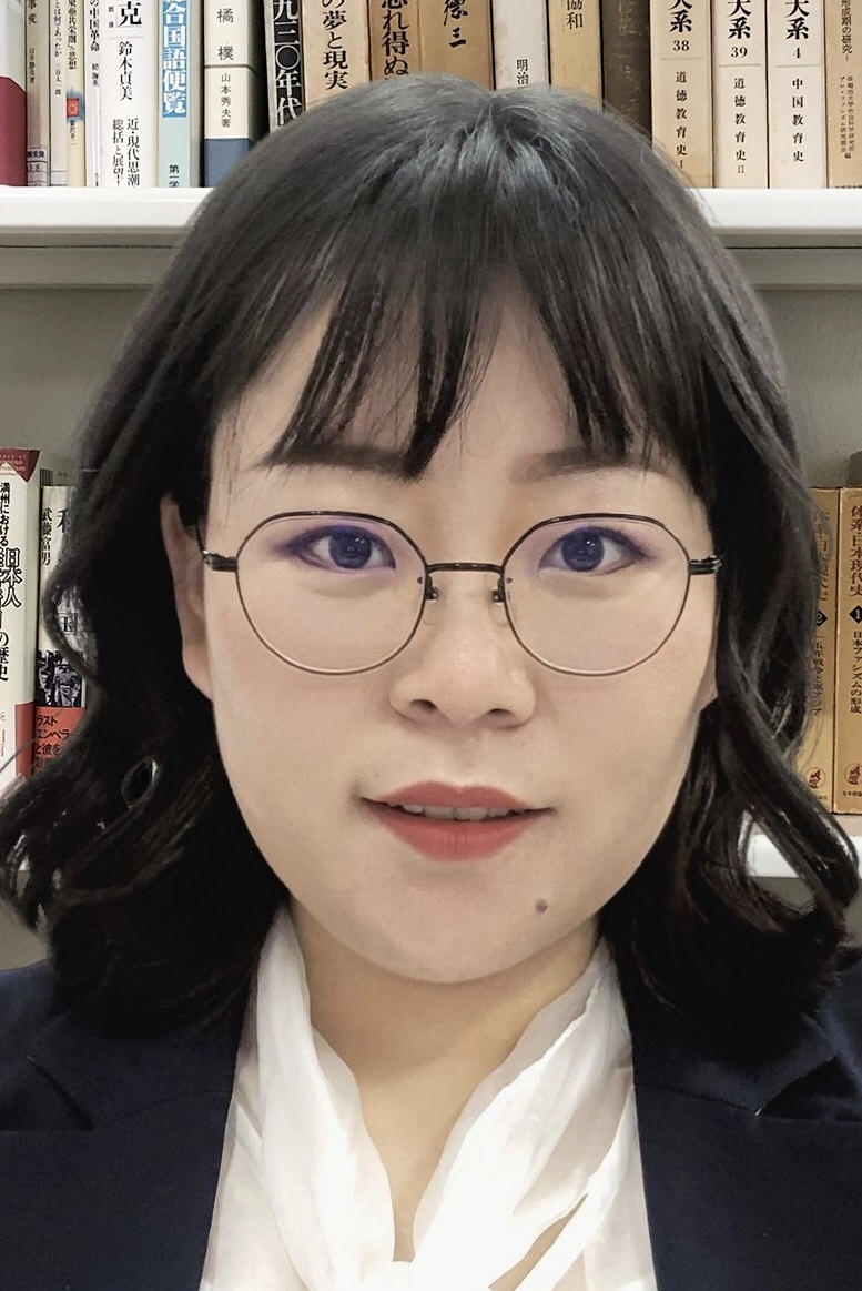 張　小栄